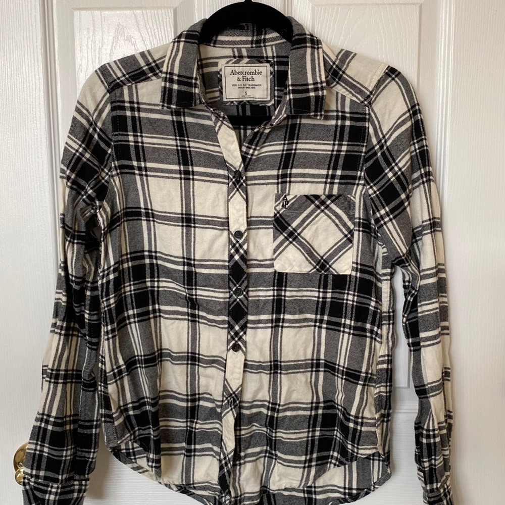 Adorable soft plaid Abercrombie & Fitch long sleeve shirt